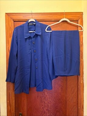 Liz Claiborne Elegant Royal Blue Two-Piece Jacket and Pants Set